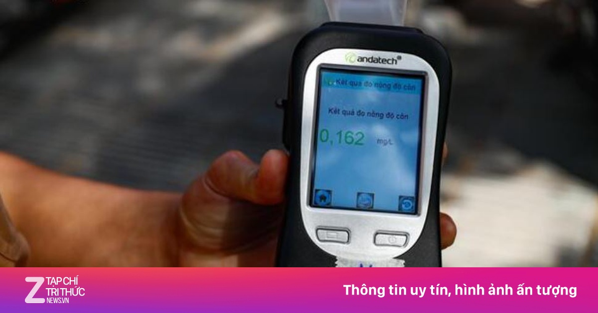 Tài xế ăn đồ lên men được súc miệng trước khi đo lại nồng độ cồn