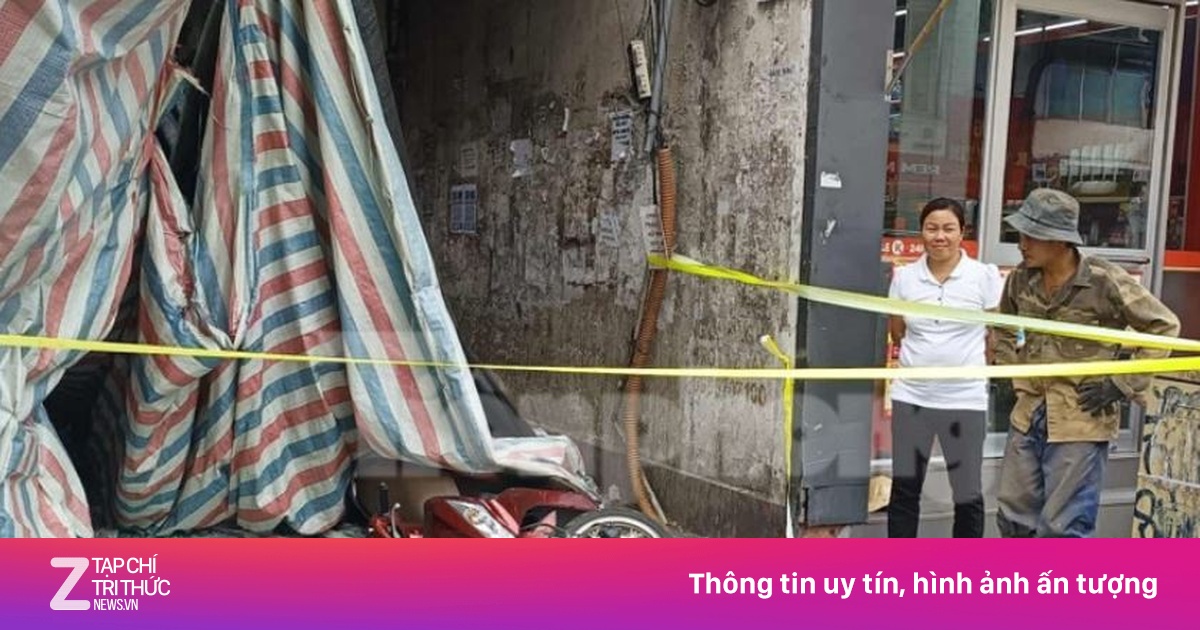 Tấm bê tông từ ngôi nhà đang phá dỡ rơi đè vào người đi đường