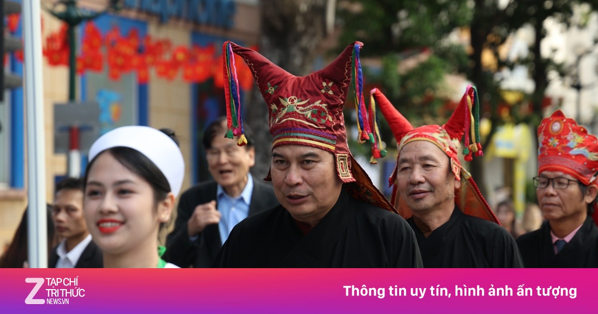 Màn diễu hành chưa từng có trên đường Hà Nội