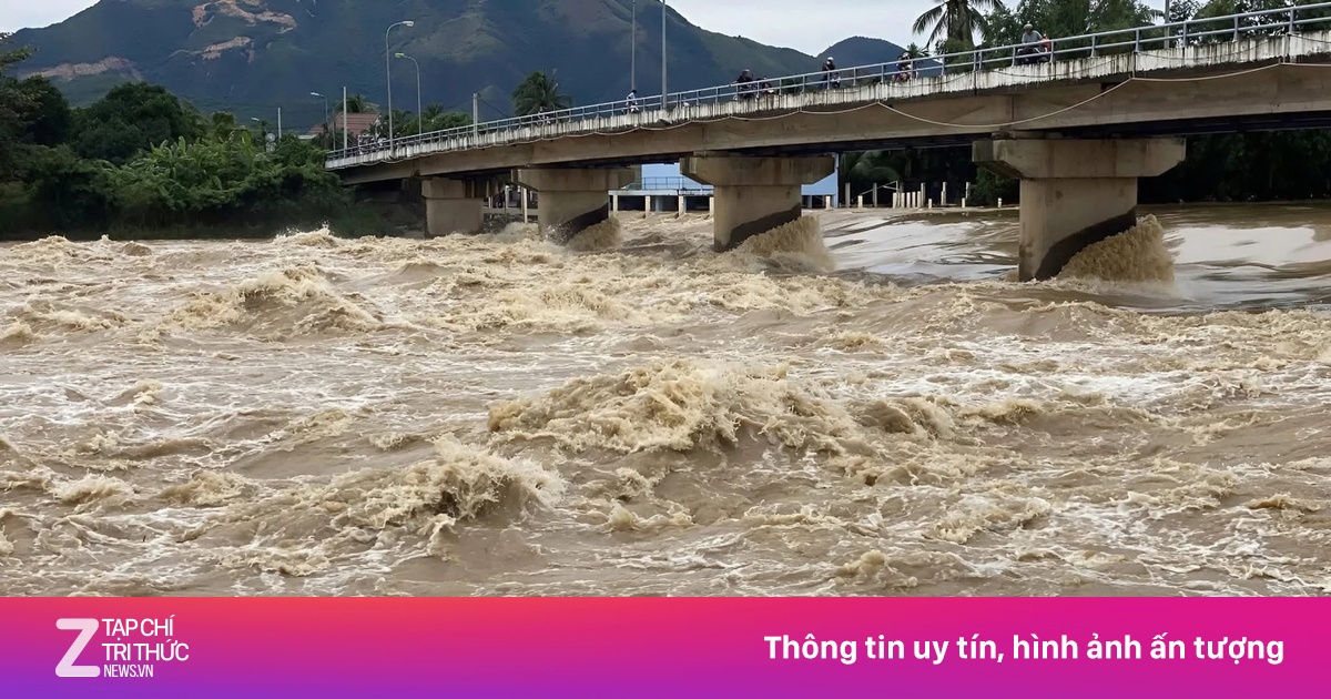 Nước lũ nhấn chìm trạm bơm, Nha Trang tạm dừng cấp nước diện rộng