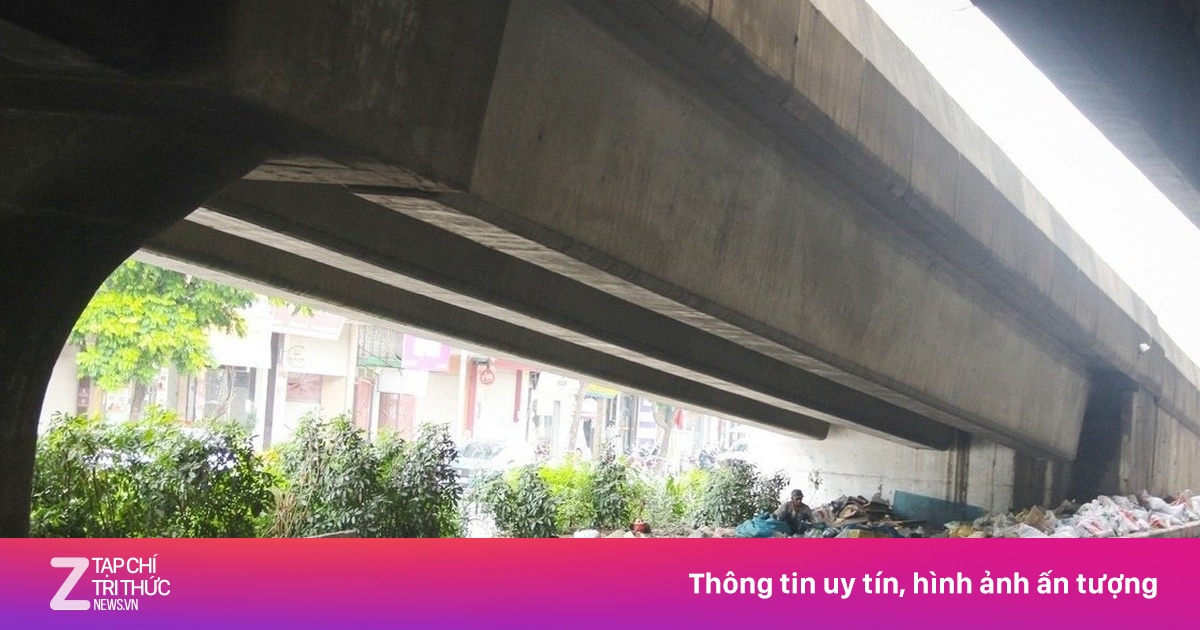 Chủ tịch HN chỉ đạo xử lý tình trạng rác dày đặc đường Vành đai 2, 3