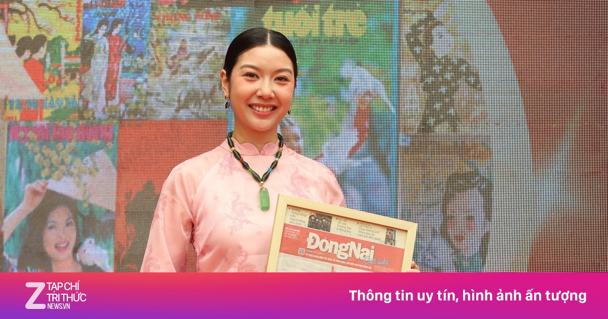 Á hậu Thúy Vân kể nhịn ăn sáng lấy tiền mua báo