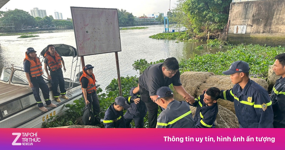 Cứu thanh niên nhảy cầu xuống sông Sài Gòn