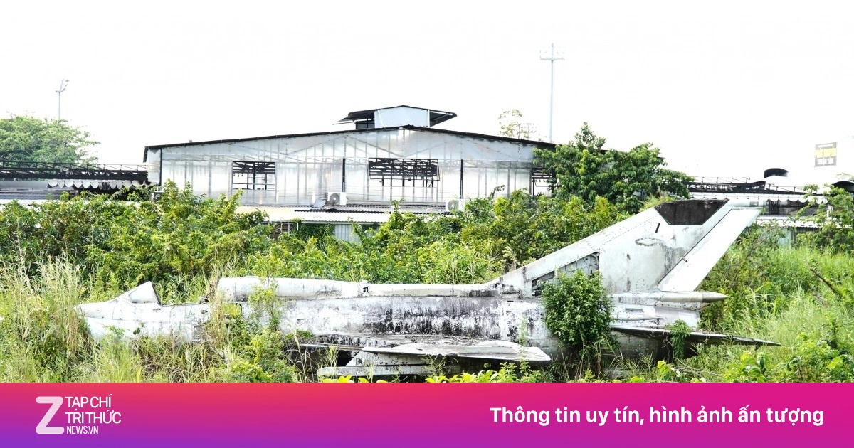 Một máy bay chiến đấu MiG-21 bỏ không ở Cà Mau