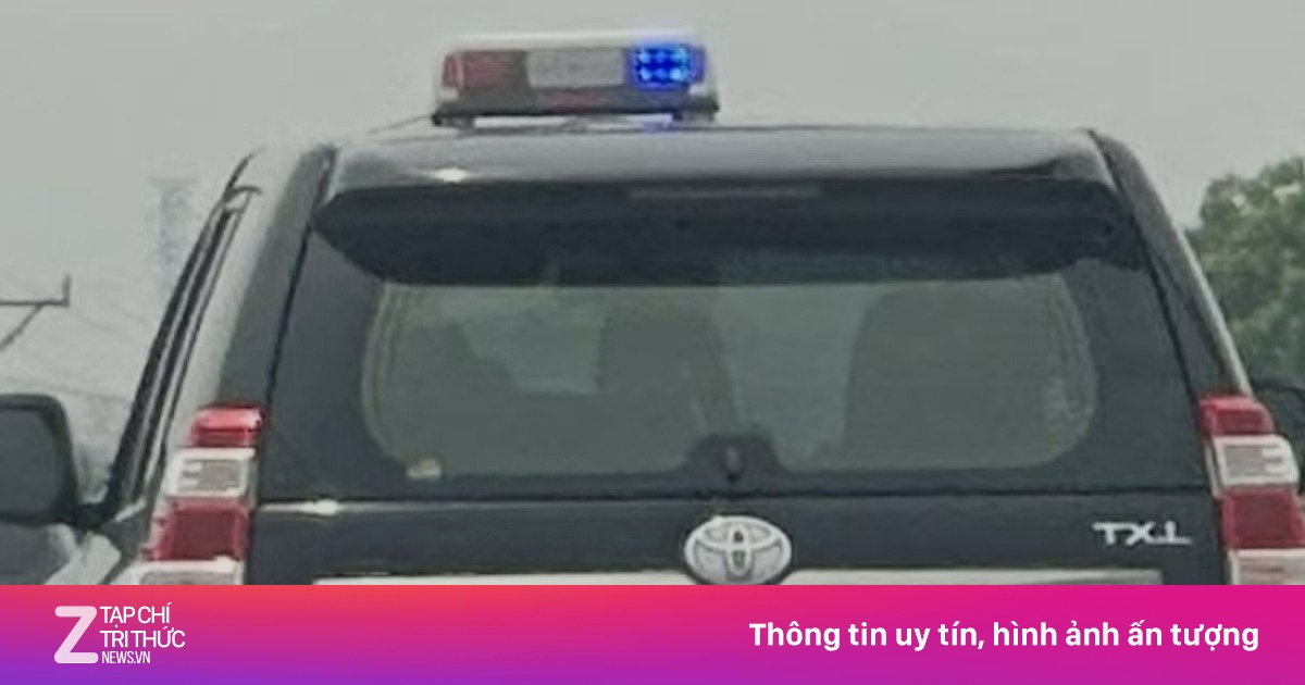 Cục CSGT xác minh ôtô biển trắng gắn còi hú, đèn xoay phóng như bay