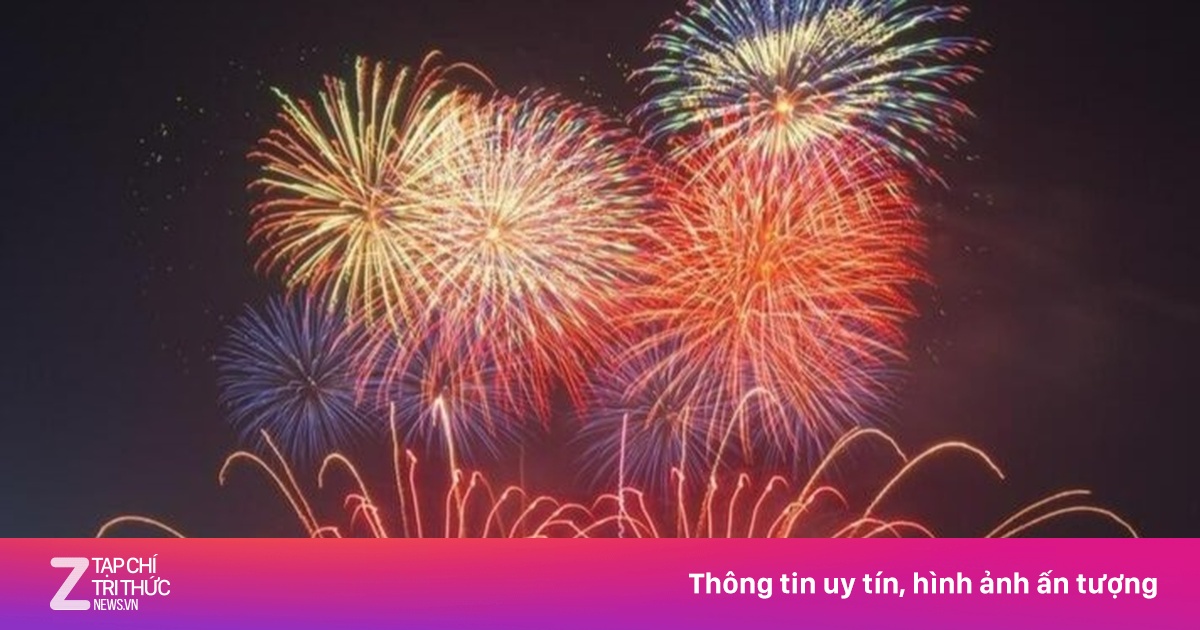 Khoảnh khắc pháo hoa rực sáng tại công viên Văn Lang, Phú Thọ