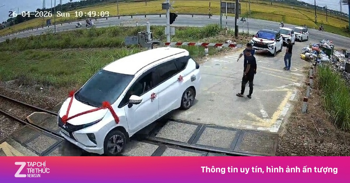 Mượn xe em vợ đi đám cưới, cố tình vượt rào chắn đường sắt lúc đèn đỏ