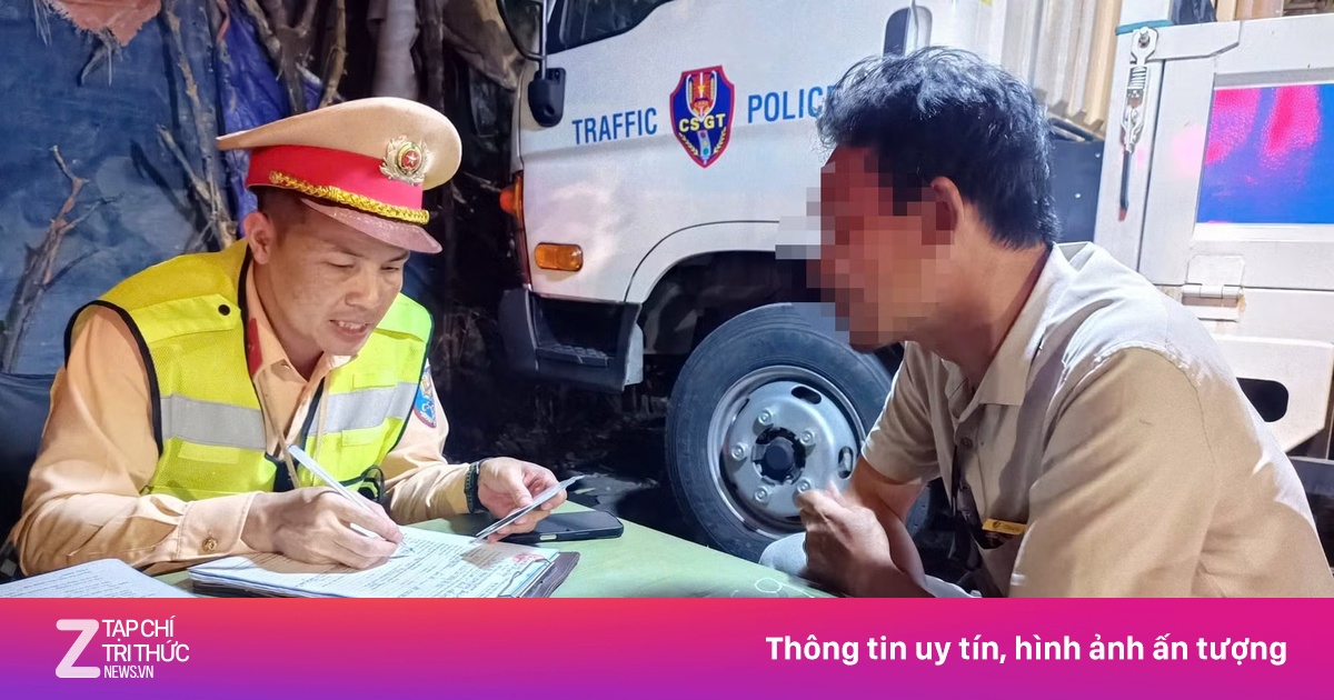 Người đàn ông bị CSGT xử lý vì uống rượu chở 2 con bằng xe máy
