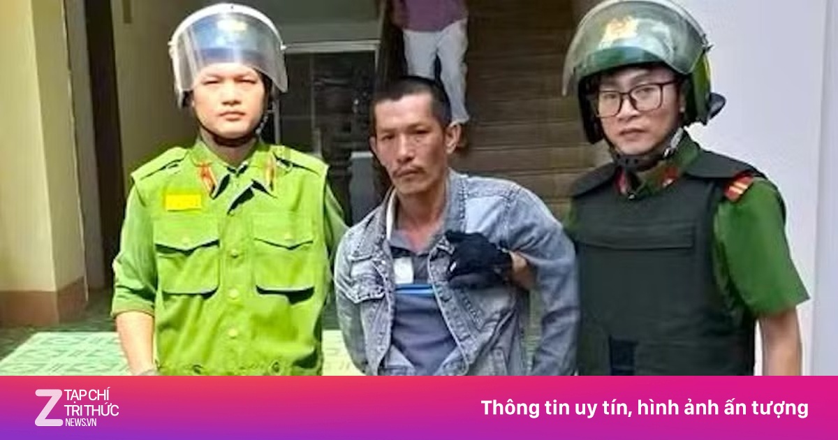 Tin mới vụ cầm dao quắm vào trường tìm giáo viên vì nghi 'dìm' điểm con