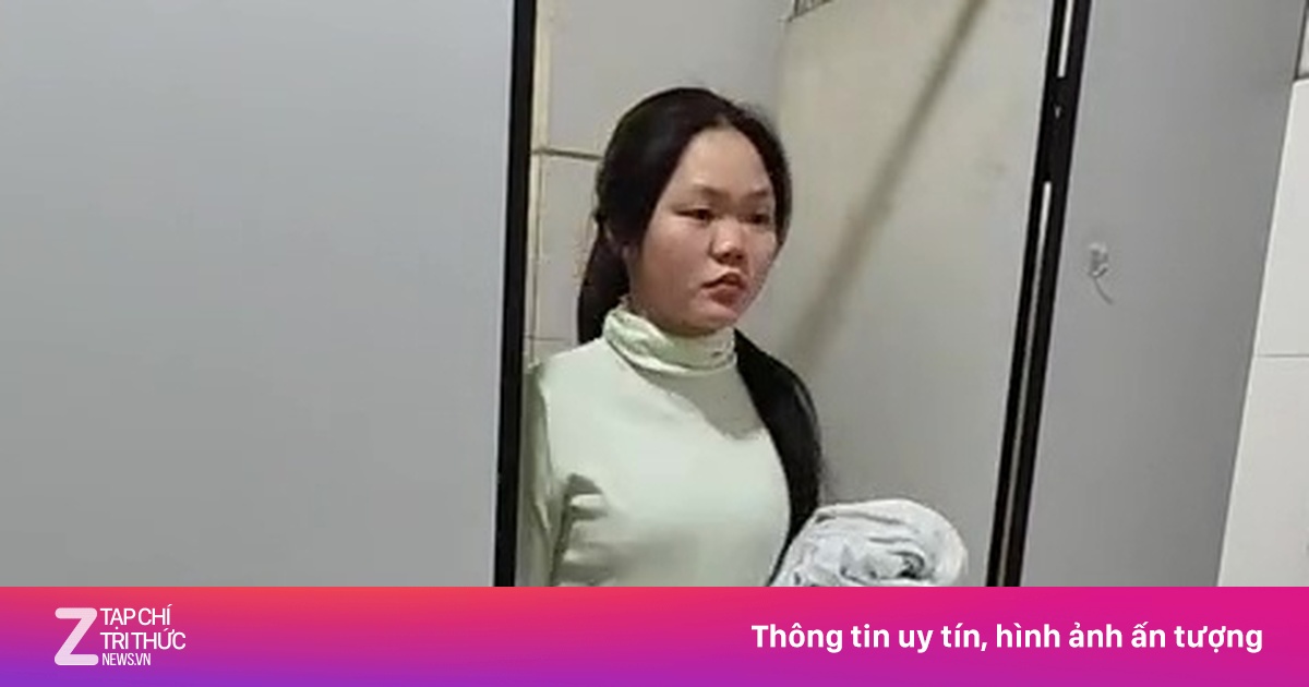 Cô gái Trung Quốc sống trong nhà vệ sinh