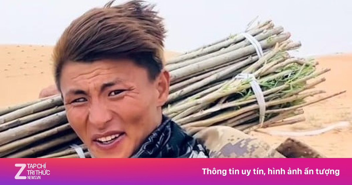 'Hoàng tử sa mạc' nổi tiếng nhờ đôi mắt hai màu ở Trung Quốc
