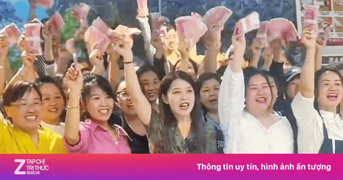 Ông chủ Trung Quốc chia tiền lãi đầu tư vàng cho 2.000 nhân viên