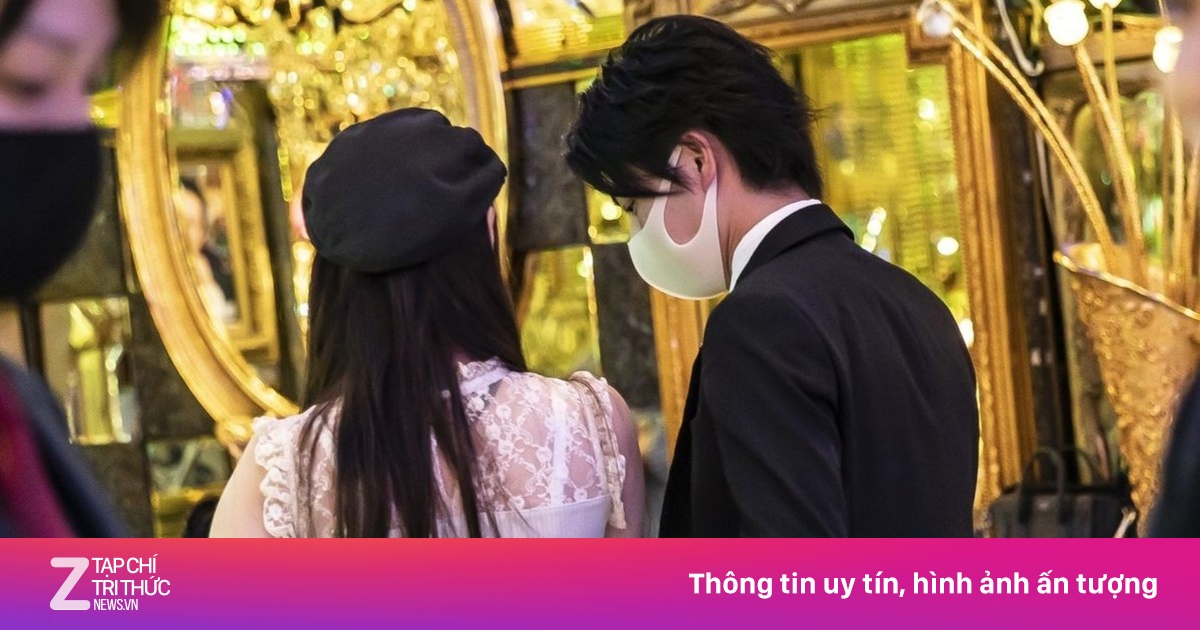 Lật tẩy dịch vụ trá hình trong quán cà phê nam phục vụ nữ ở Nhật