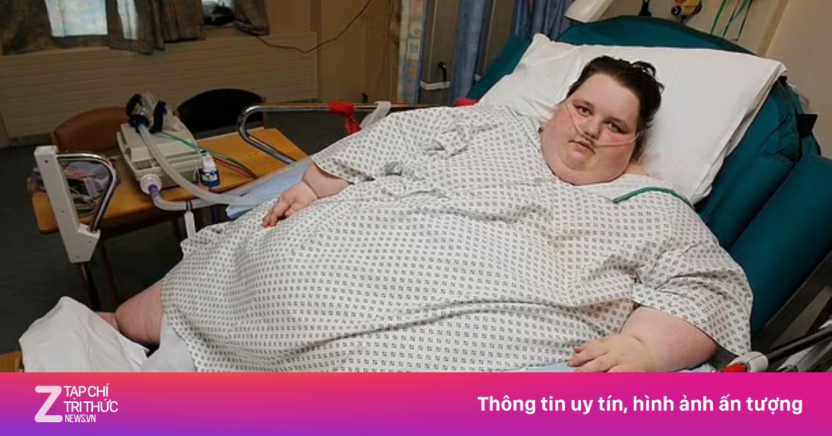 Bi kịch của cô gái Anh nặng 400 kg, phải ra ngoài bằng cần cẩu