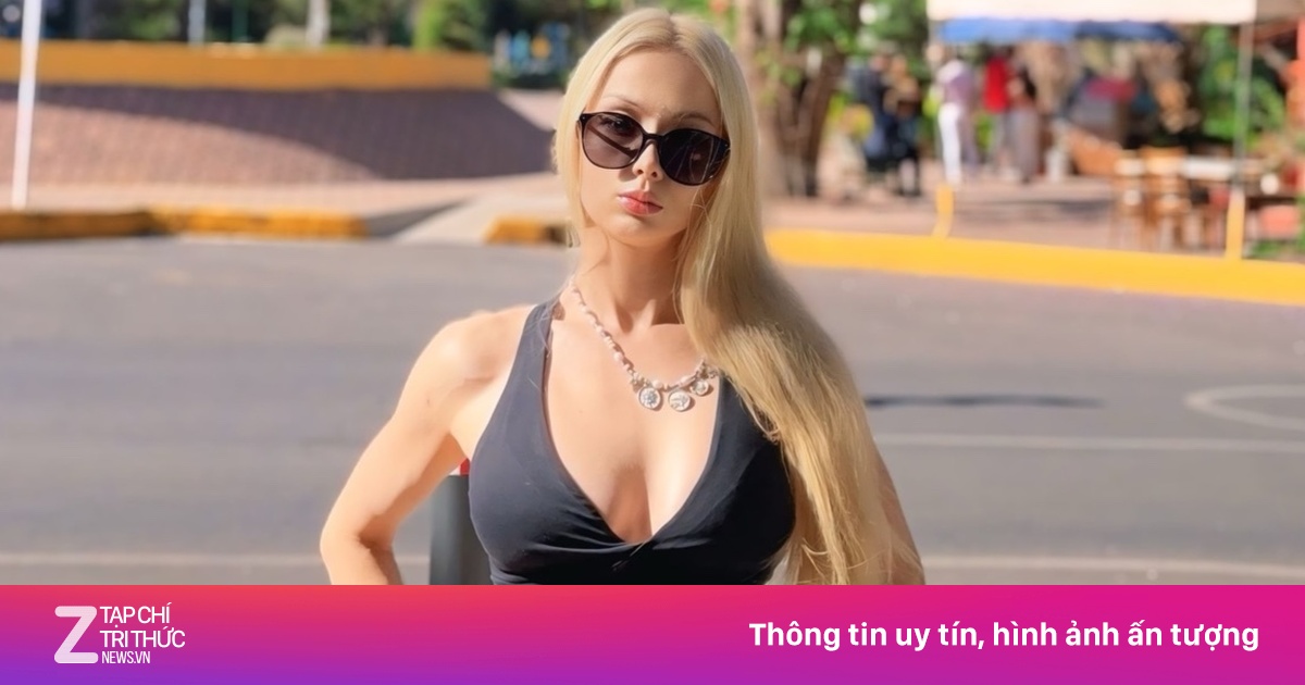 Cơ bắp gây sửng sốt của 'búp bê sống' Ukraine có vòng eo 47 cm