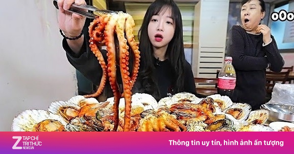 'YouTuber số 1 Hàn Quốc' khổ sở vì ăn luôn miệng 18 tiếng/ngày