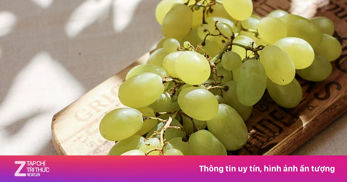 제야에 12알 포도를 먹는 풍습 관련 이미지