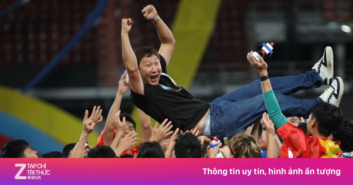 CĐV Trung Quốc khẩu chiến về 'ma thuật' của HLV Kim Sang-sik