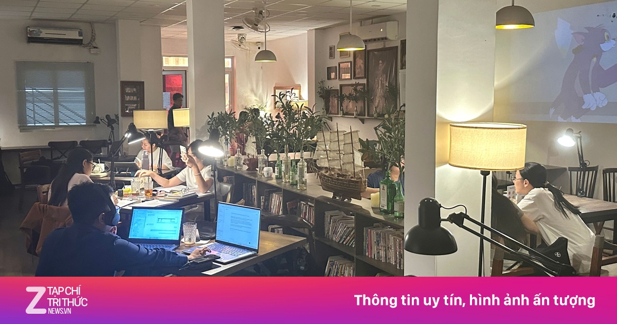 Laptop phủ quán cà phê TP.HCM ngày cuối cùng đi làm