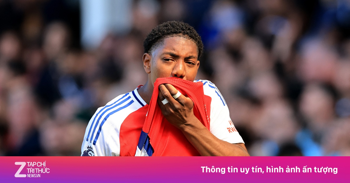 Quyết định không tưởng của trọng tài ở trận Arsenal hòa Everton