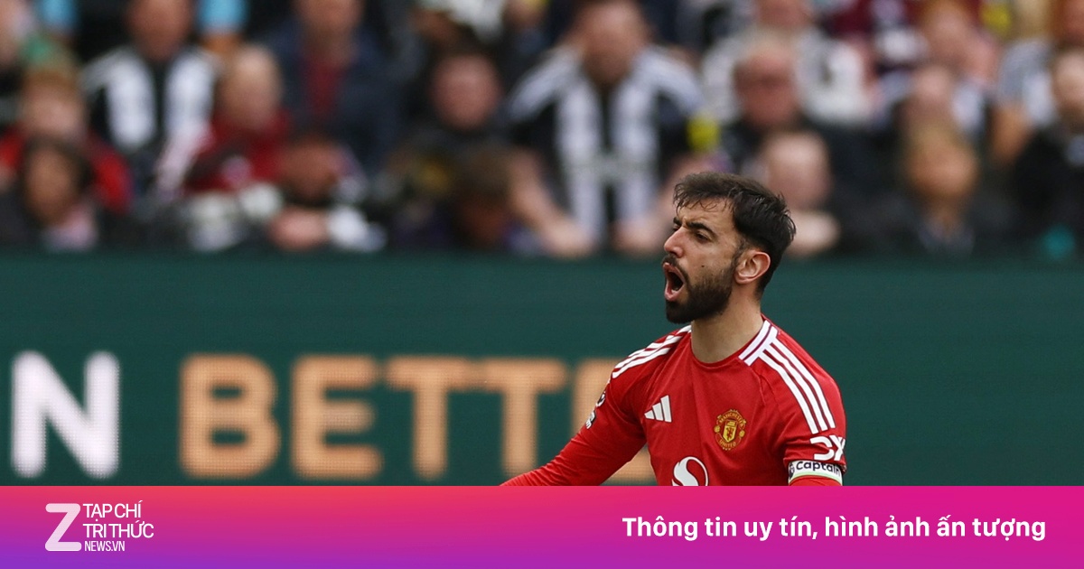 Newcastle 4-1 MU: Mazraoui, Bayindir mắc sai lầm