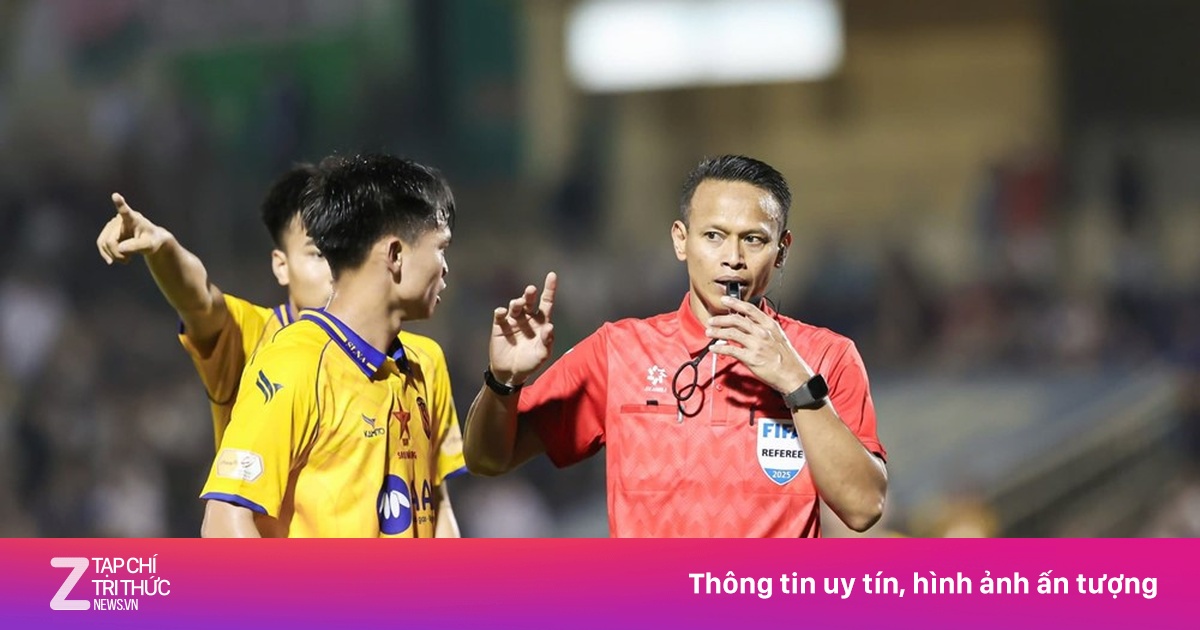 Trọng tài Malaysia cầm còi 'trận chung kết' Hà Nội vs Nam Định