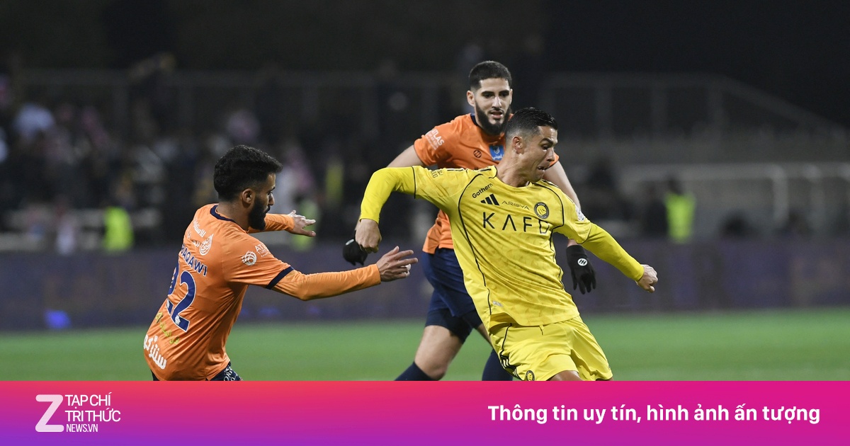 Ronaldo chờ kết quả MRI sau chấn thương gân kheo