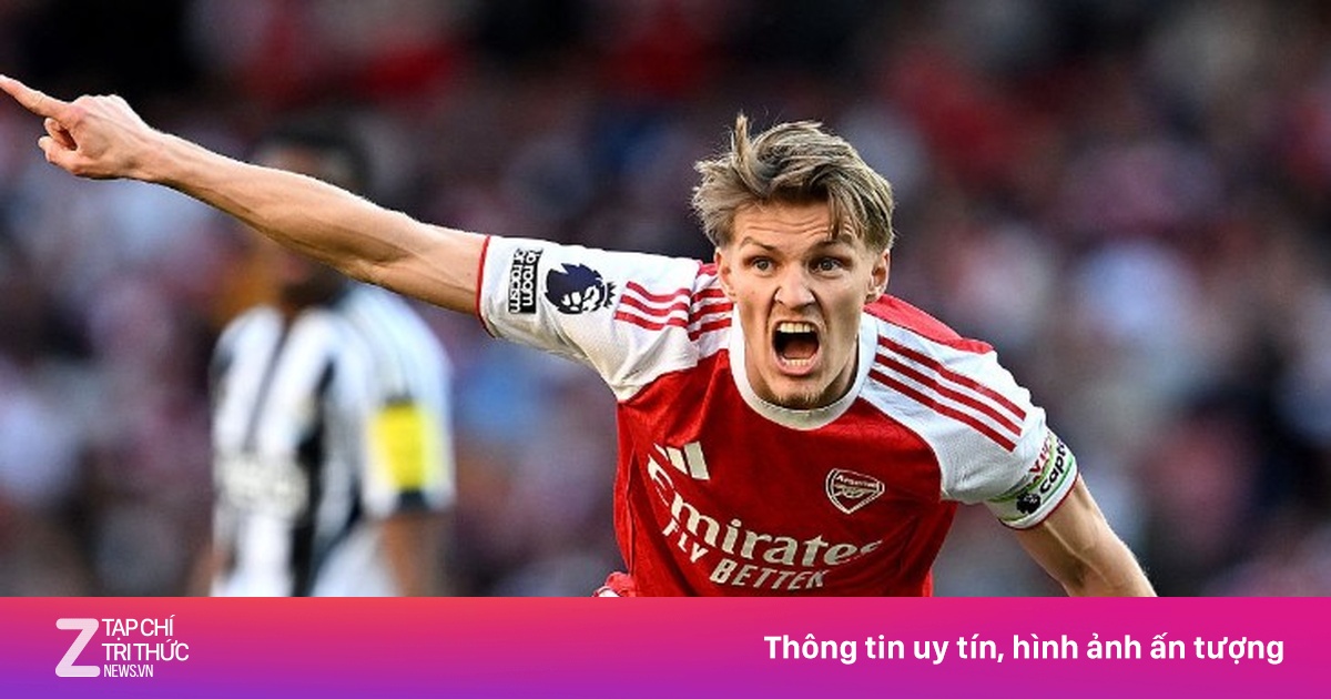 Arsenal chiếm lại ngôi đầu Premier League