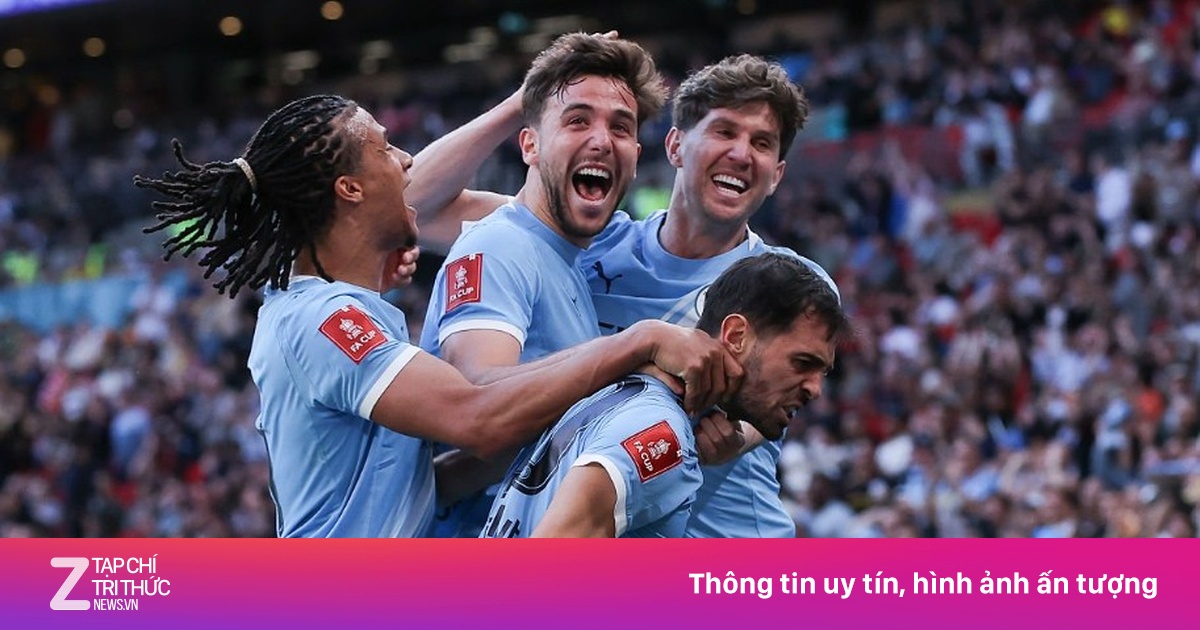Ngược dòng ngoạn mục, Man City sáng cửa giành cú ăn ba