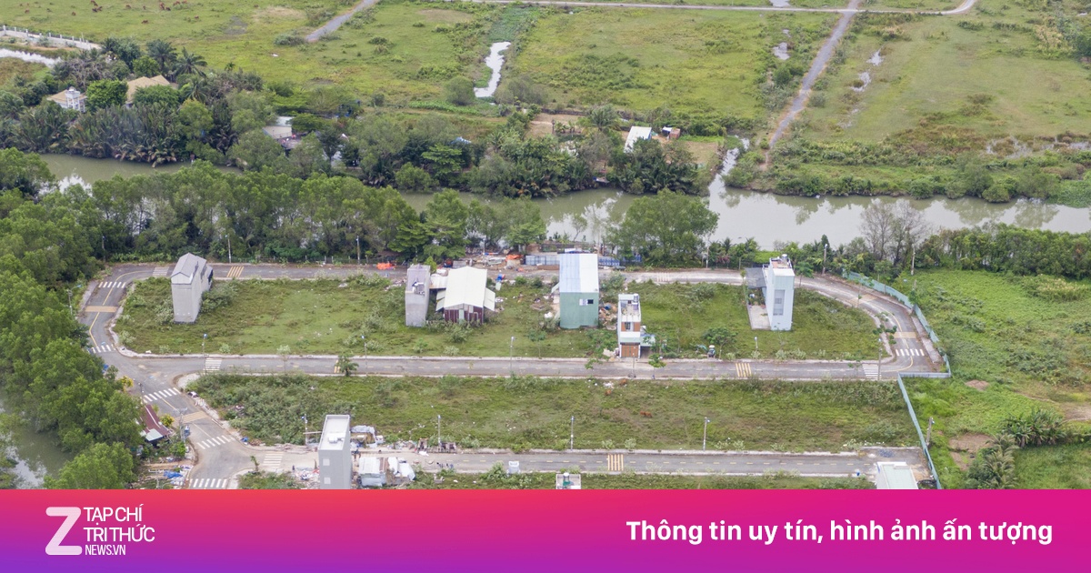 Đất nền hết 'hot', giá vẫn neo cao