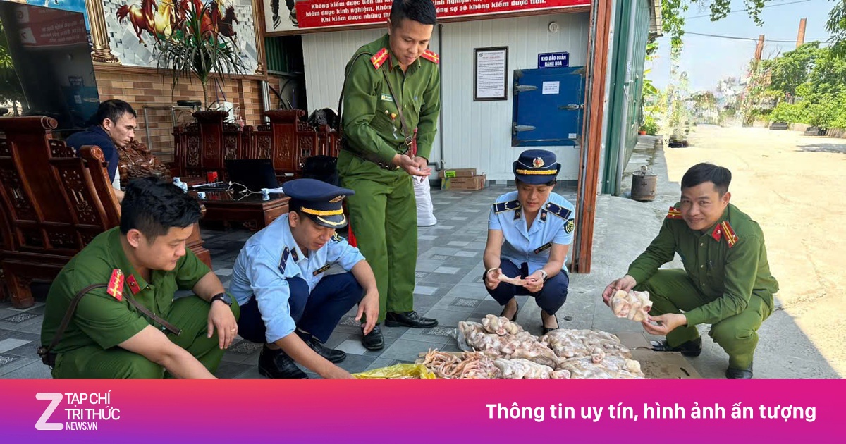 Phát hiện 350 kg chân gà không rõ nguồn gốc tại công ty thực phẩm sạch