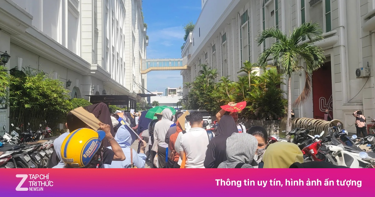 Hàng trăm người xếp hàng mua nhà ở xã hội tại TP Đà Nẵng