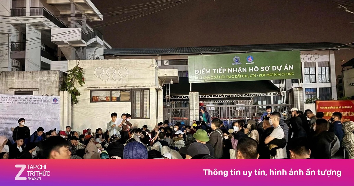 Vật vã xuyên đêm chờ nộp hồ sơ mua nhà xã hội