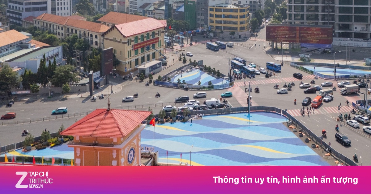 Vì sao có tạo hình sóng nước trước chợ Bến Thành?