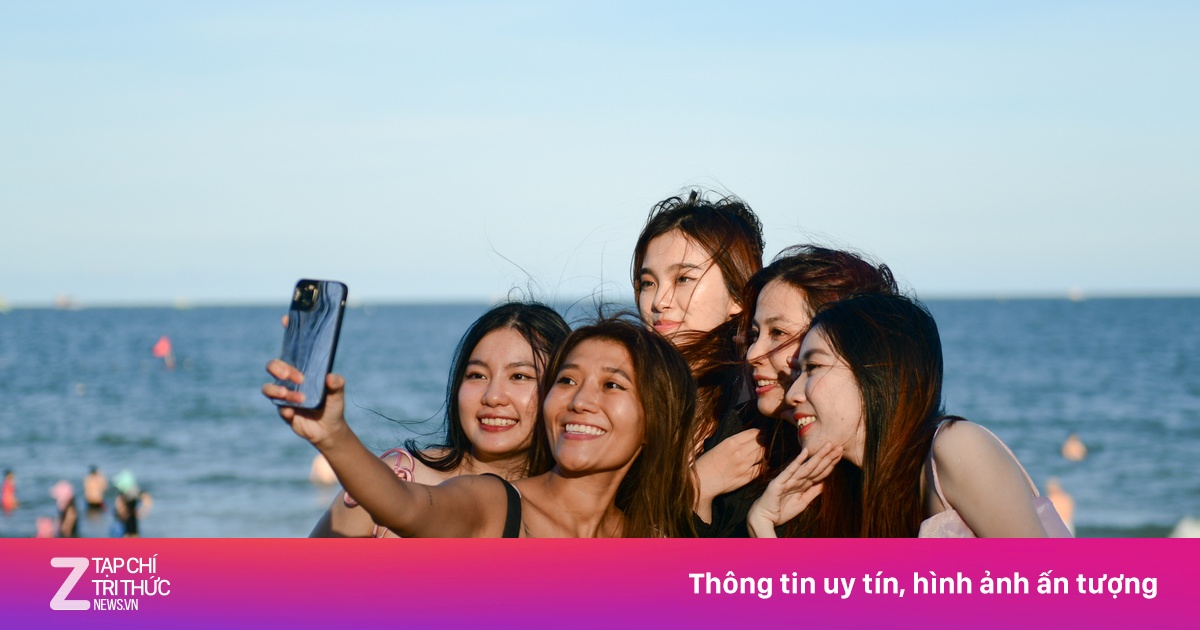 Du khách sốt sắng tìm tour 30/4 khi giá liên tục biến động