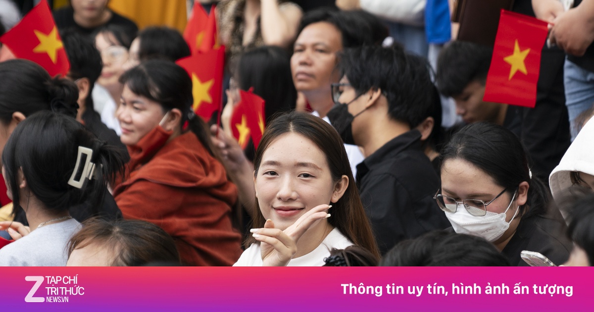 Ngồi kín đường từ 14h chờ xem tổng hợp luyện tại TP.HCM