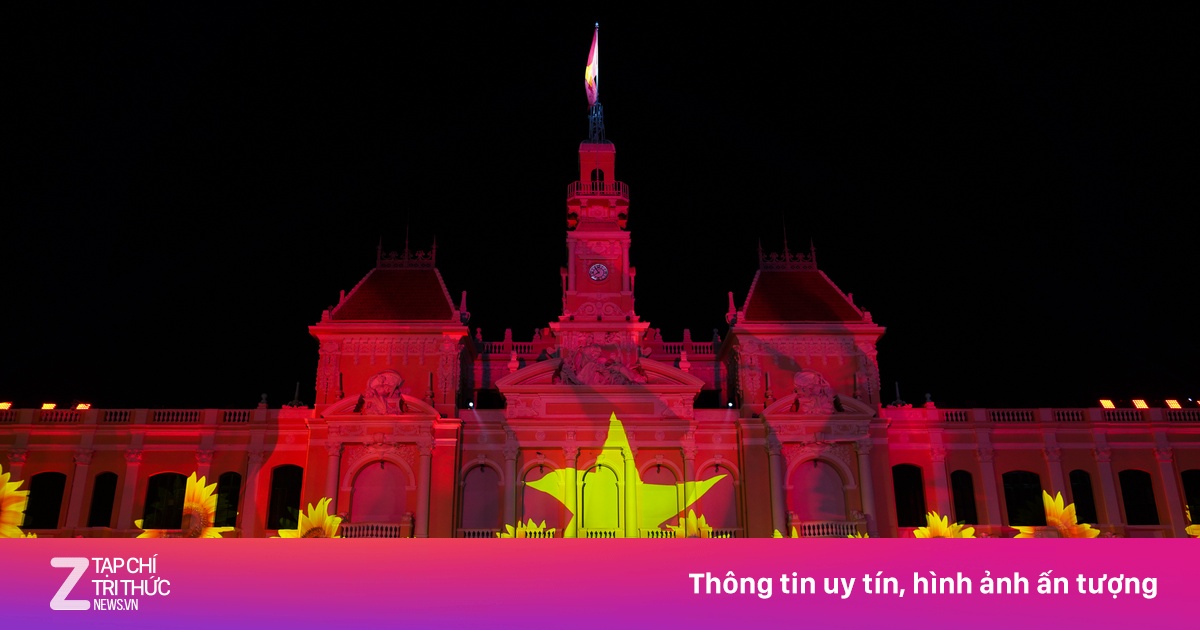 Kết màn 3D Mapping gây choáng ngợp tại TP.HCM tối 30/4
