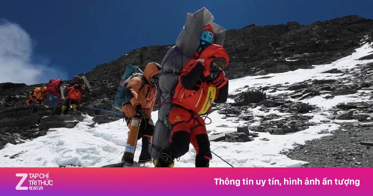 Nepal ra quy định mới làm thay đổi cuộc chơi trên đỉnh Everest