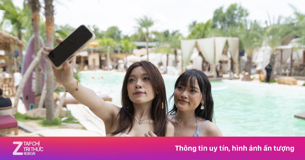 Quán cà phê 'ốc đảo' hút khách ở TP.HCM