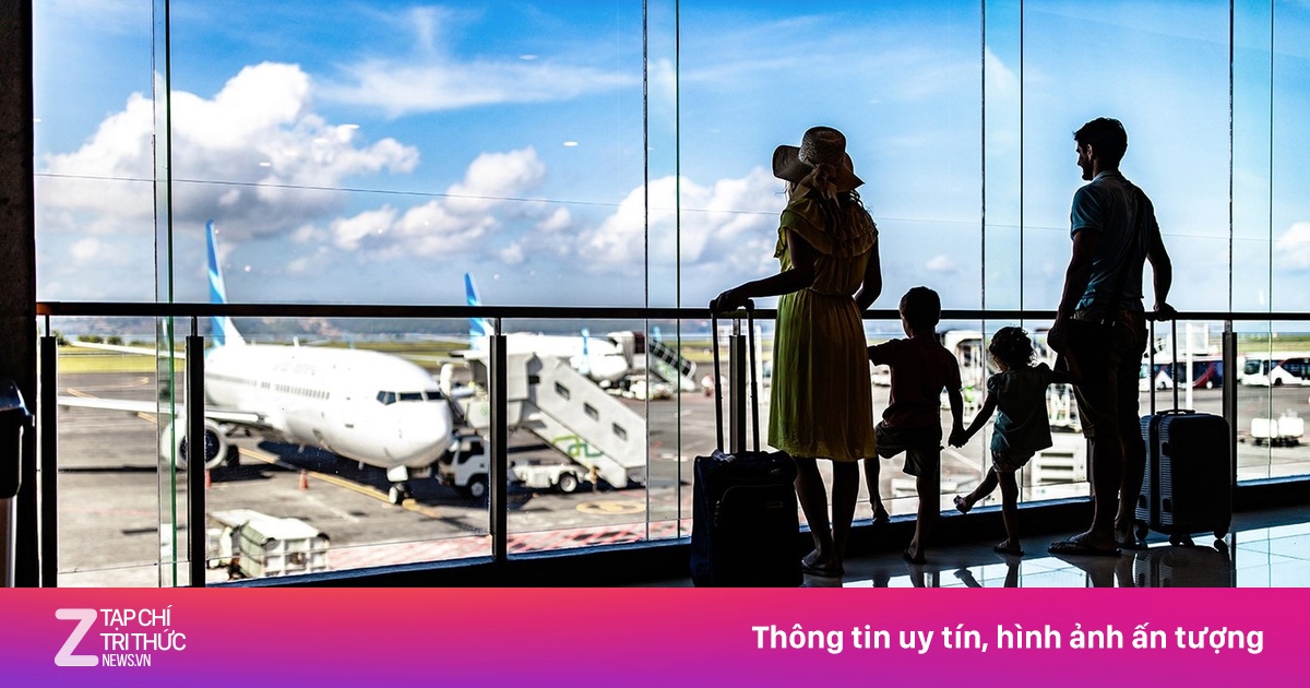 Chủ tịch đi tù, ca sĩ bị cắt chuyến vì trốn phí hành lý máy bay