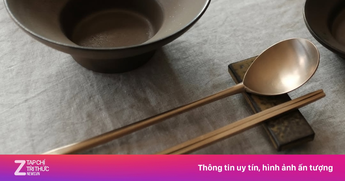 Bán tháo thìa bạc hồi môn ngày giá bạc 'lập đỉnh' ở Hàn Quốc