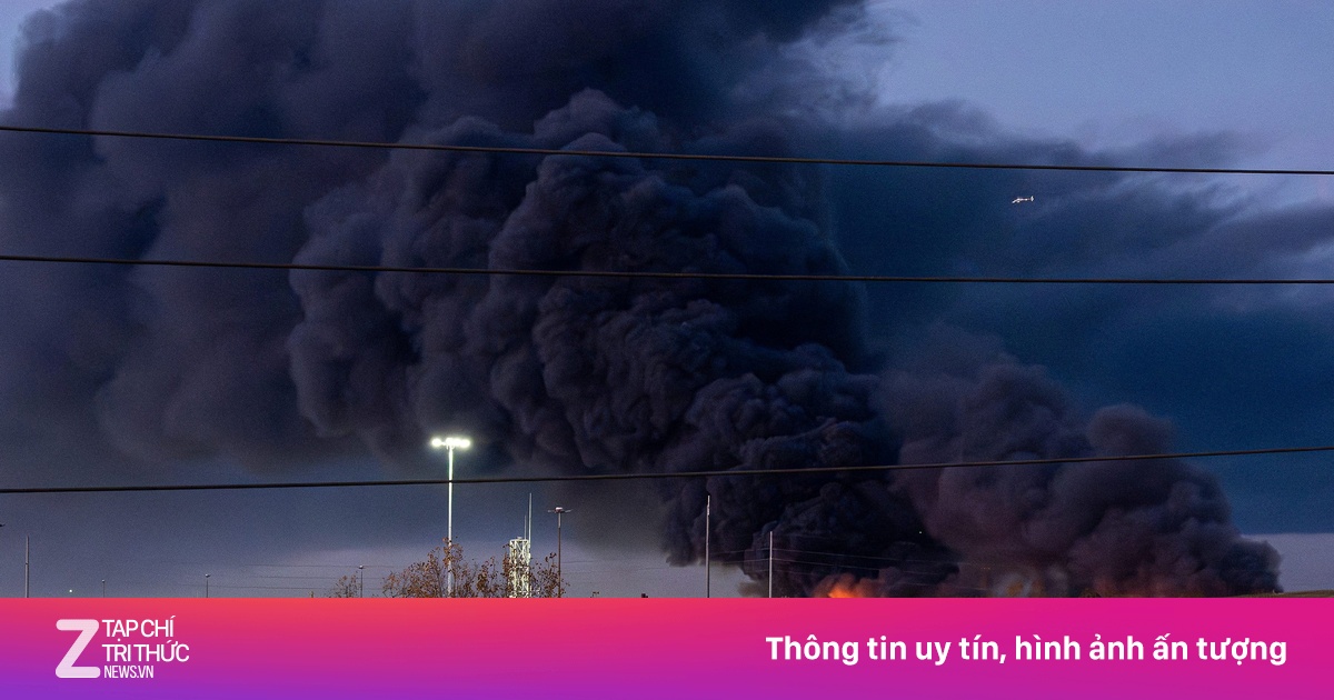 Máy bay chở hàng Mỹ rơi, bốc cháy như vùng chiến sự