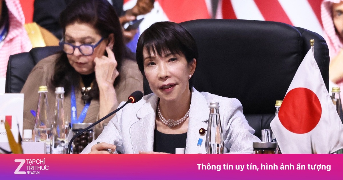 Thủ tướng Nhật Takaichi khổ sở vì... thời trang