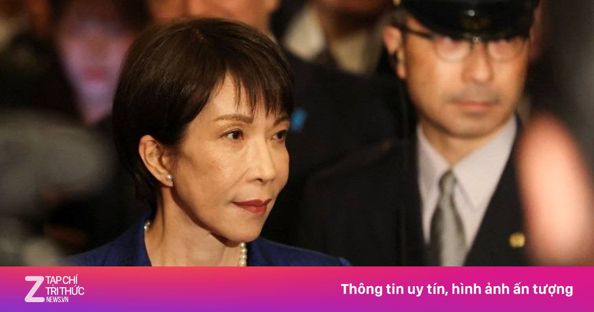 Vì sao bà Takaichi không bước lên võ đài sumo?