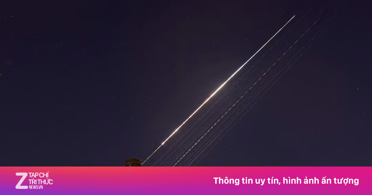 Iran Biến Bầu Trời Đối Phương Thành Cảnh Tượng Ngoạn Mục