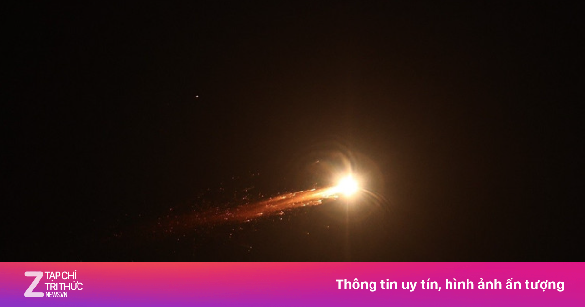 Iran Phóng Tên Lửa Vào Thị Trấn Gần Cơ Sở Hạt Nhân Của Israel