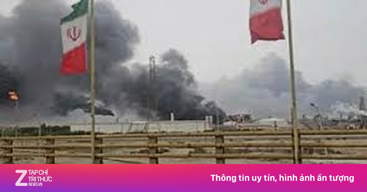 Israel Không Kích Khu Hóa Dầu Mahshahr Iran, Khói Bốc Lên Nghi Ngút