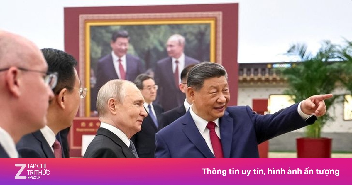 Đến Bắc Kinh, ông Putin ‘ngoại giao áo khoác’, ông Trump kể chuyện