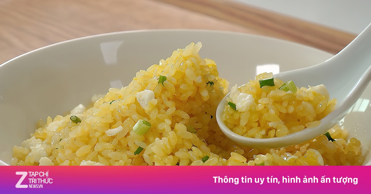5 phút làm cơm rang trứng đơn giản | Znews.vn