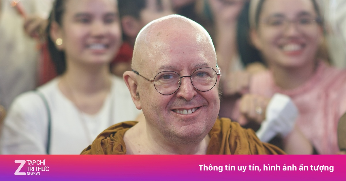 Thiền sư Ajahn Brahm bệnh nặng, vẫn bay hơn 5.000 km gặp độc giả Việt